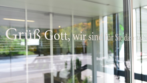 Di?zesanhaus Eingang / Katholische Kirche Vorarlberg / Dietmar Steinmair Di?zesanhaus FeldkirchEingang19. August 2016